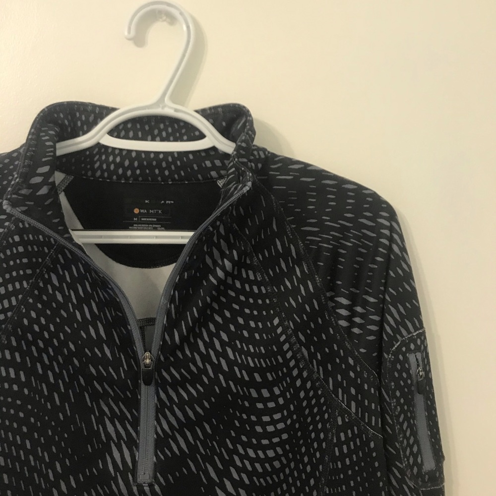 2/20💫TEK GEAR BLACK HALF-ZIP- size medium
